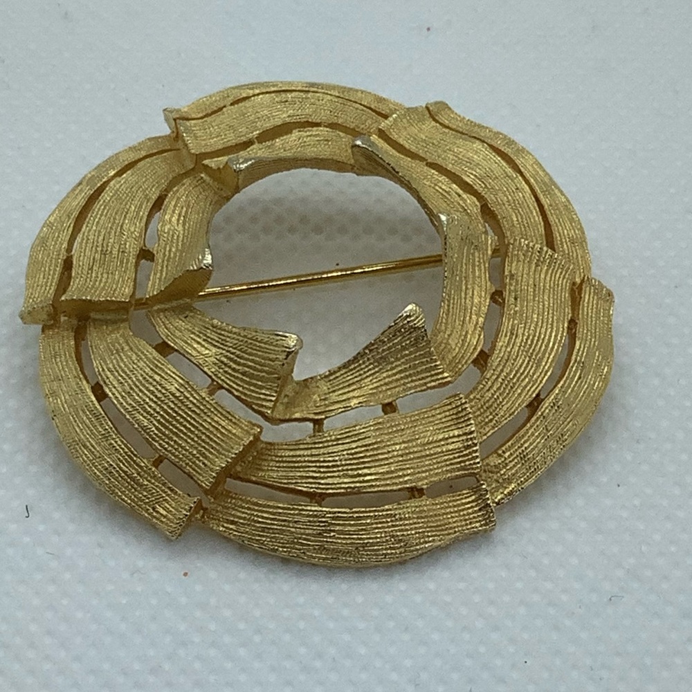 COROCRAFT Signed Gold Tone Brooch